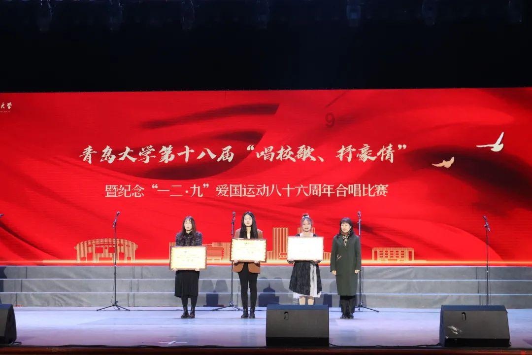 世体：巴萨有意菲利普斯，俱乐部经济条件有限但未排除签约可能